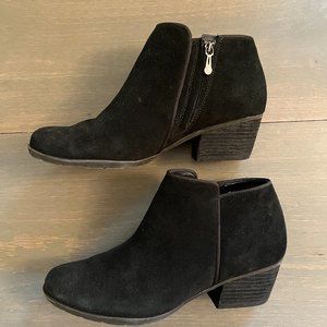 Blondo Women's Villa Waterproof Ankle Bootie black suede size 8W